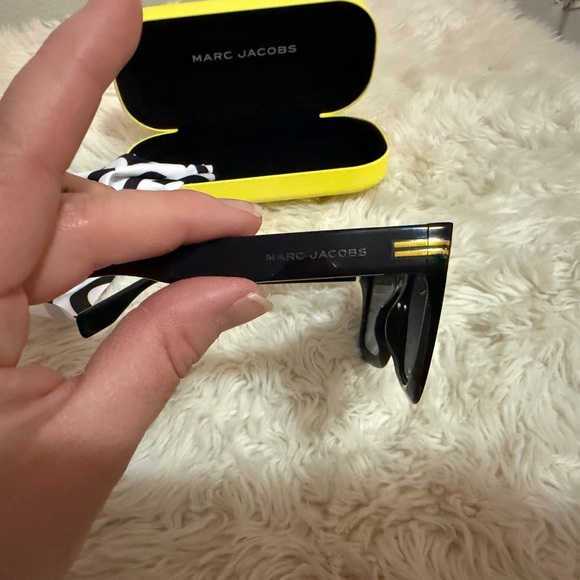 Marc Jacobs Black Sunglasses with Yellow Case - Picture 3 of 6